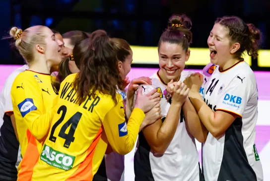 Freude über ein erfolgreiches Turnier: Die DHB-Frauen nach dem Finale gegen Norwegen