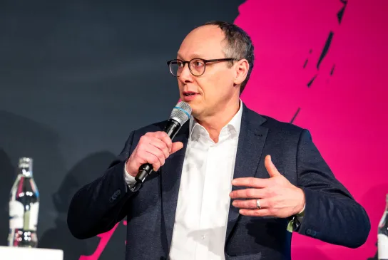 Der DHB-Vorstandsvorsitzende Mark Schober ist als Speaker auf der SPOBIS 2026