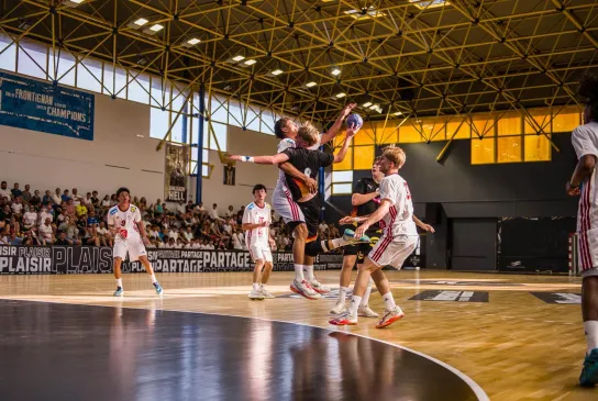 Hart umkämpftes Spiel in Frankreich. - Foto: Agde Handball