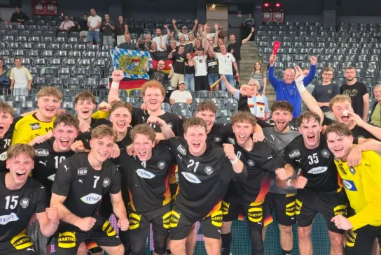 Jubel nach grandiosem Finish: Die DHB-U20 drehte in in den letzten neun Minuten einen Vier-Tore-Rückstand in einen Sieg. - Foto: DHB