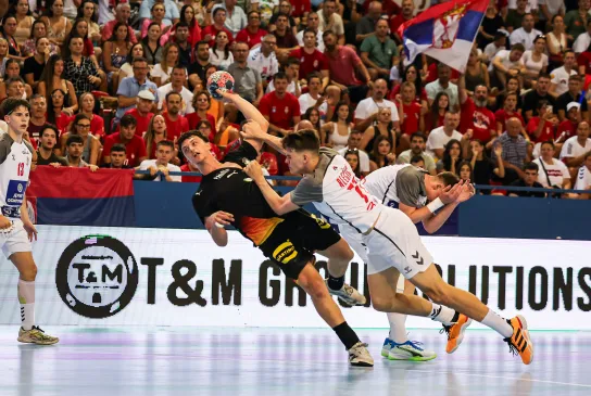 Ein heißer Kampf gegen den EM-Gastgeber. - Foto: Nikola Cimburovic