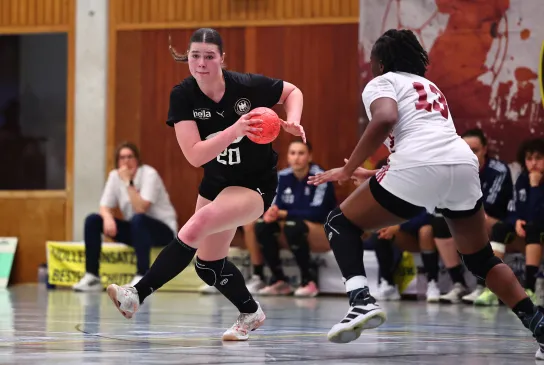 Adele Kasper führt die deutsche U18-Nationalmannschaft in Rumänien als Kapitänin auf die Platte. - Foto: René Weiss