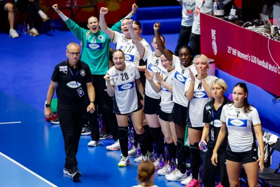 Ganz dicht vor dem großen Ziel: Die weibliche U20 bestreitet am Sonntag das WM-Endspiel in Jinzhong. - Foto: kolektiff
