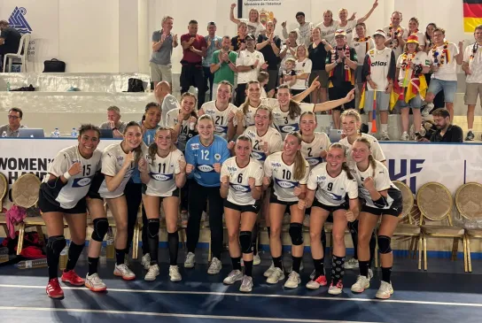 Jubel in Agadir: Das DHB-Team fuhr die ersten beiden Punkte bei der WM ein. - Foto: DHB