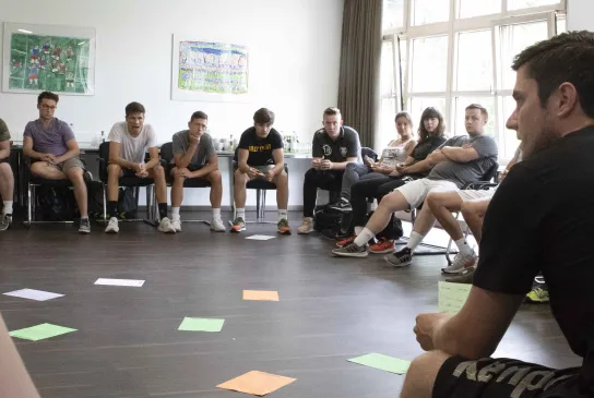 20190326-Freiwillige-und-junge-Engagierte_-Handballjugend-bittet-zum-Seminar-nach-Wuerzburg.jpg