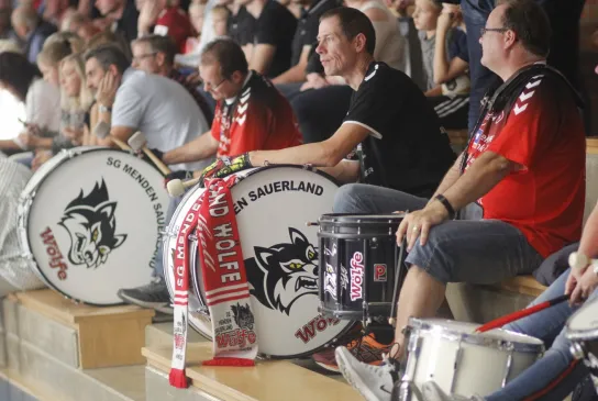 Fans_SG-Menden_Bendig.JPG