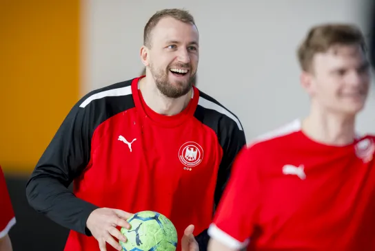 KLAHN_16-1-.jpg
