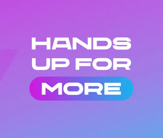 Grafik in blau - magenta mit "Hands up for more" Schriftzug